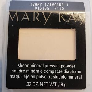 Sheer mineral pressed powder